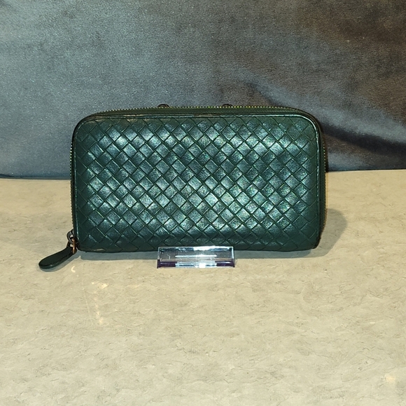 EUC Bottega Veneta Green Intrecciato Leather Zip Around Wallet - Picture 12 of 13